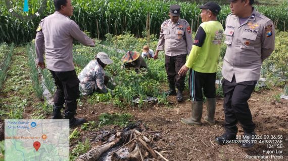 Patroli Menyapa Petani, Polsek Pujon Perkuat Ketahanan Pangan dan Jaga Kamtibmas