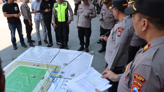 Kapolres Batu Berikan Arahan Tactical Floor Game Jelang Liga 4 Piala Presiden 2026 Putaran Nasional Babak 64 Besar