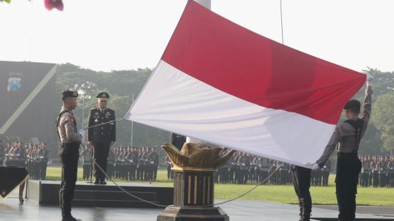 Gelar Upacara Hari Lahir Pancasila, Wakapolda Jatim : Pancasila Kunci Persatuan Bangsa di Tengah Ancaman Global
