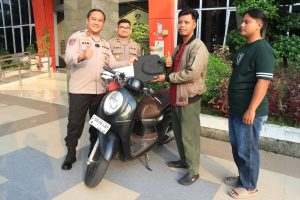 Polres Gresik Kembalikan 3 Motor Korban Curanmor dan Begal Tanpa Biaya