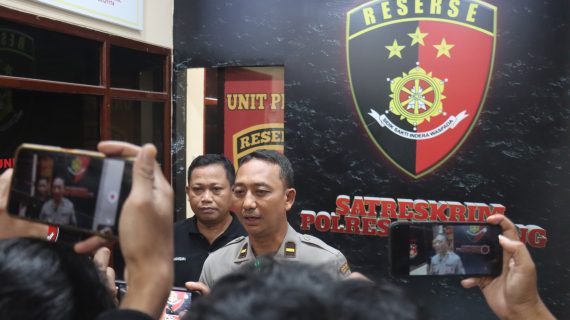 Polres Lumajang Amankan Tersangka Penadah Sapi Curian dan Senpi Rakitan