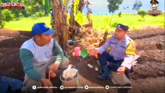 Ajak Petani Sisihkan Lahan untuk Jagung, Bhabinkamtibmas Sambang Kebun Sayur