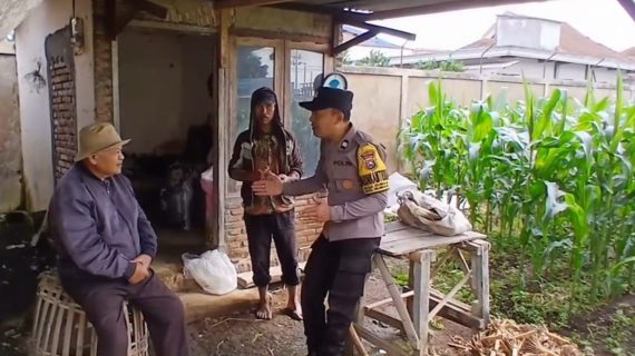 Bhabinkamtibmas Perkuat Ketahanan Pangan, Sambangi Petani Jagung dan Serap Aspirasi di Lahan Pertanian
