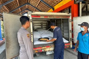Polres Pelabuhan Tanjungperak Bantu Petani Distribusikan Jagung Hasil Panen ke Bulog