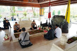 Jelang Hari Bhayangkara ke-80, Kapolri Jadikan Ziarah ke Makam Presiden RI Terdahulu Sebagai Momentum Refleksi Nilai Kebangsaan